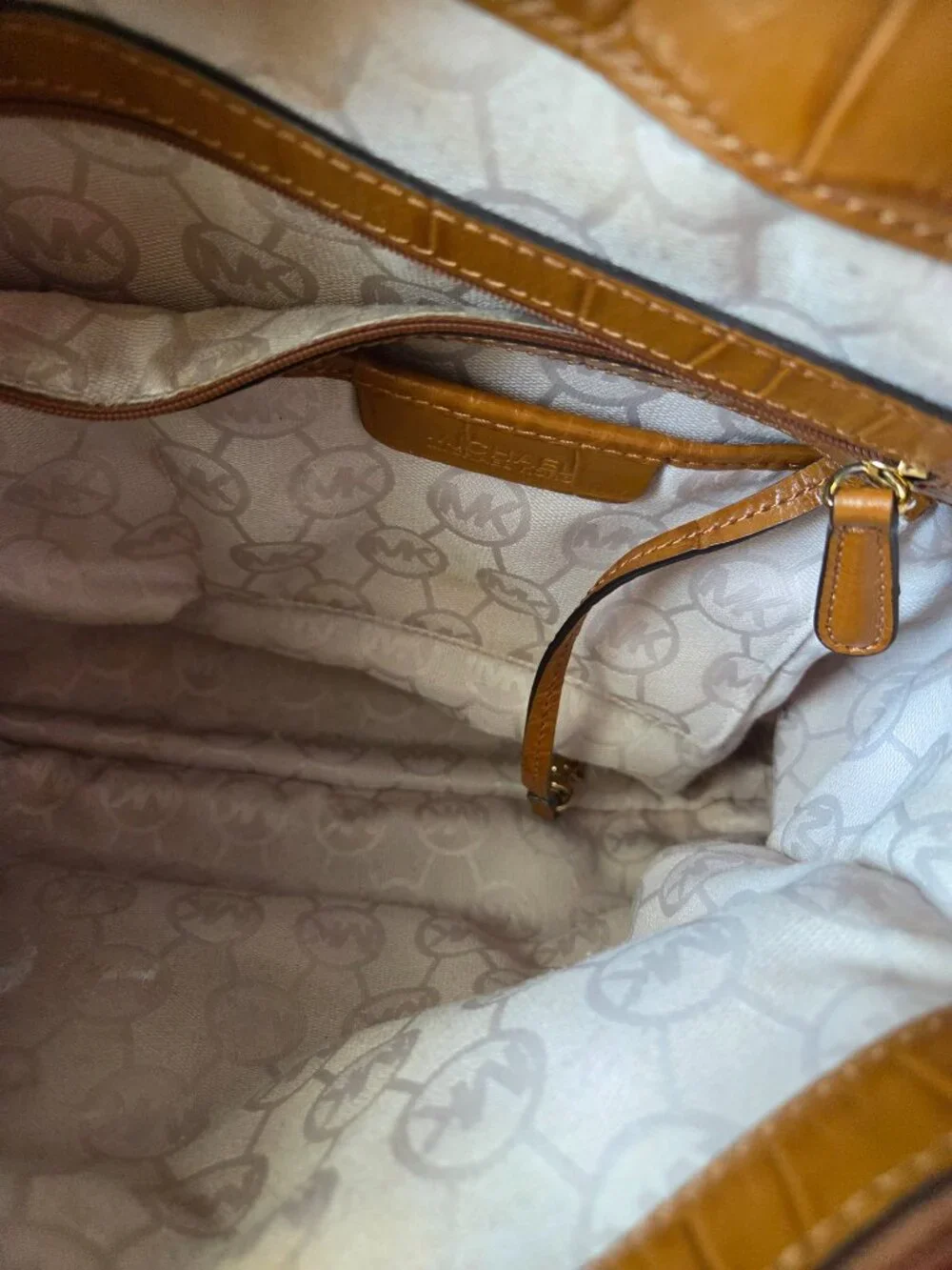 EUC MICHAEL KORS ANIMAL PRINT GENUINE LEATHER TRIM TOTE / FREE WALLET